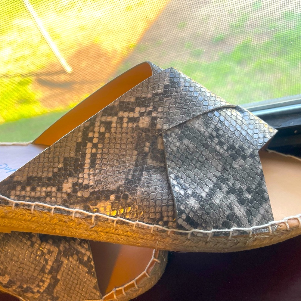 Qupid brand snake print sandals 
TAUPE/BLACK SNAKE size 10
